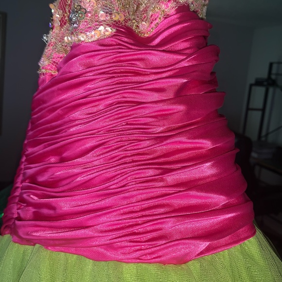 PROM DRESS - Picture 2 of 6